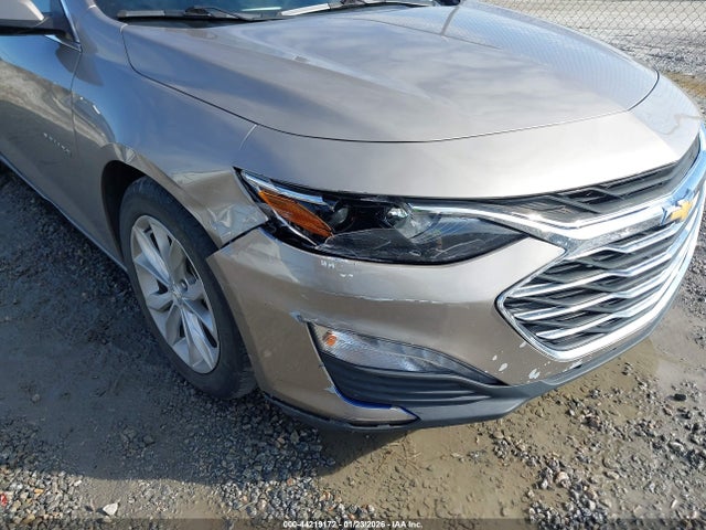 1G1ZD5ST5NF161585 Chevrolet Malibu Fwd Lt