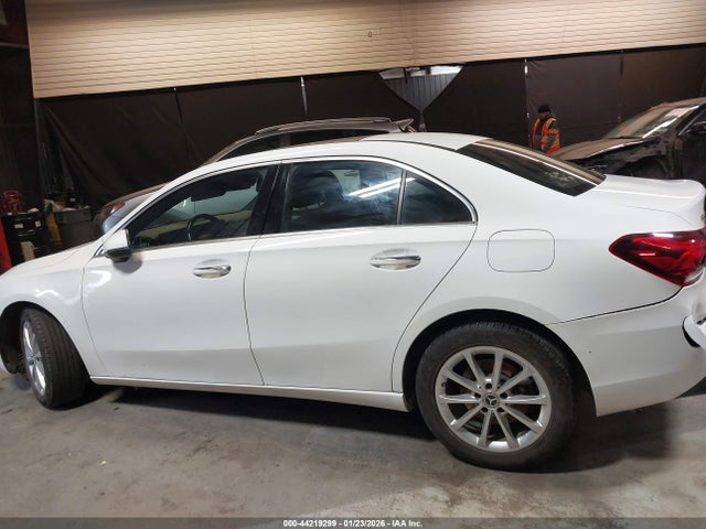 2019 Mercedes-benz A 220 4matic მანქანა იყიდება აუქციონზე, vin: WDD3G4FB6KW023684, აუქციონის ნომერი: 44219299