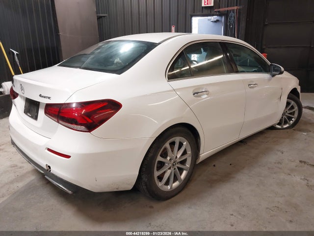 2019 Mercedes-benz A 220 4matic მანქანა იყიდება აუქციონზე, vin: WDD3G4FB6KW023684, აუქციონის ნომერი: 44219299