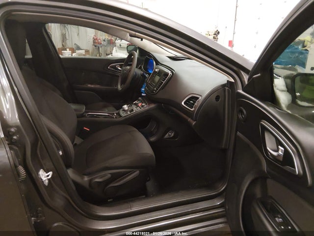 Продажа на аукционе авто 2016 Chrysler 200 Limited, vin: 1C3CCCAB1GN111678, номер лота: 44219321