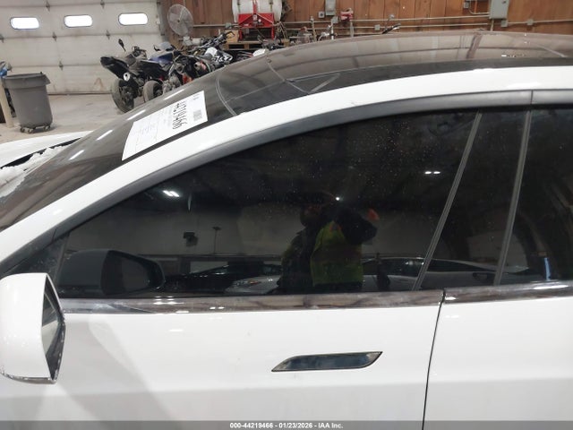 Tesla Model S 60d/70d/75d/85d/90d 2016 5YJSA1E29GF143191 Image 17