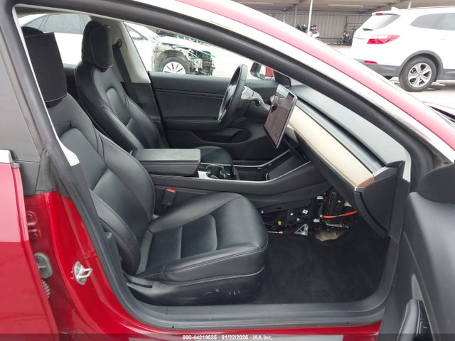2019 TESLA MODEL 3 5YJ3E1EB3KF389784 Photo 4