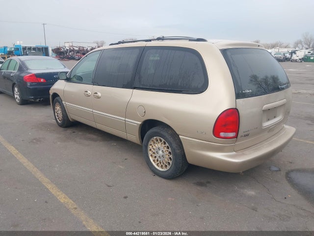 1998 CHRYSLER TOWN & COUNTRY 1C4GP64L5WB576164 Photo 2