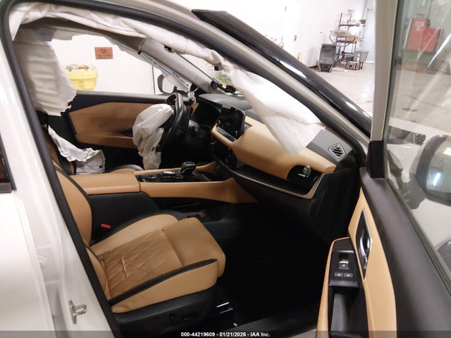 2021 NISSAN ROGUE JN8BT3DDXMW475130 Photo 4