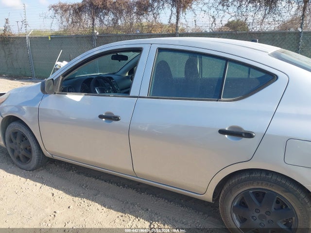 Nissan Versa 1.6 S 2015 3N1CN7AP5FL805851 Image 14