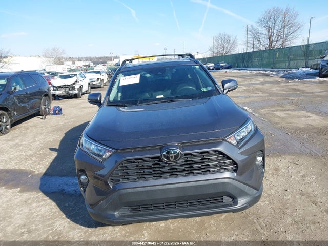 2T3A1RFV9MW227083 Toyota Rav4 Xle Premium