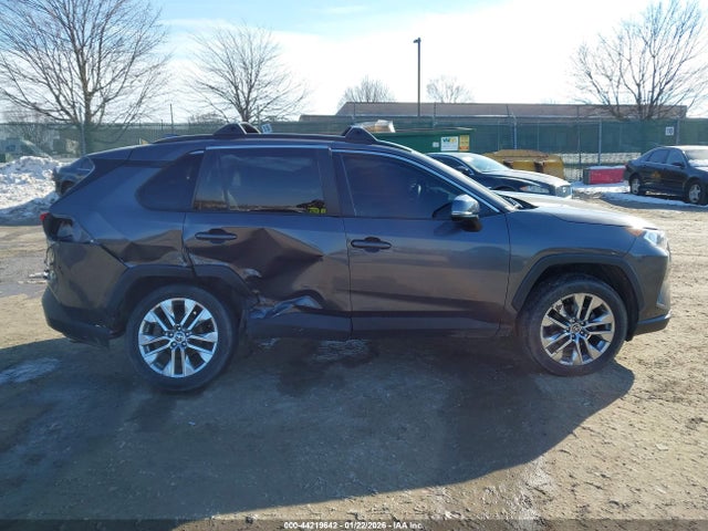 2T3A1RFV9MW227083 Toyota Rav4 Xle Premium