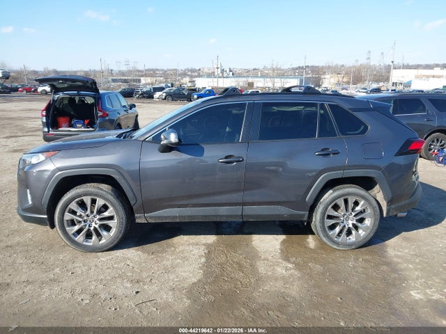 2T3A1RFV9MW227083 Toyota Rav4 Xle Premium