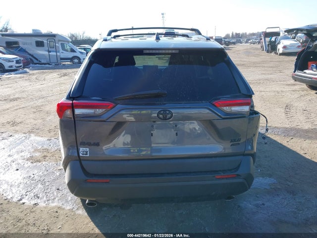 2T3A1RFV9MW227083 Toyota Rav4 Xle Premium