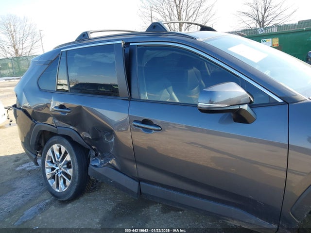 2T3A1RFV9MW227083 Toyota Rav4 Xle Premium