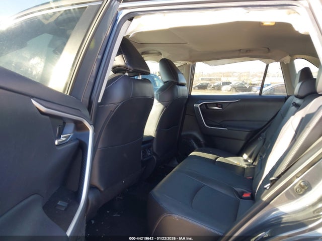 2T3A1RFV9MW227083 Toyota Rav4 Xle Premium