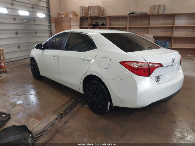 Продажа на аукционе авто 2018 Toyota Corolla Le, vin: 5YFBURHE7JP833819, номер лота: 44219644