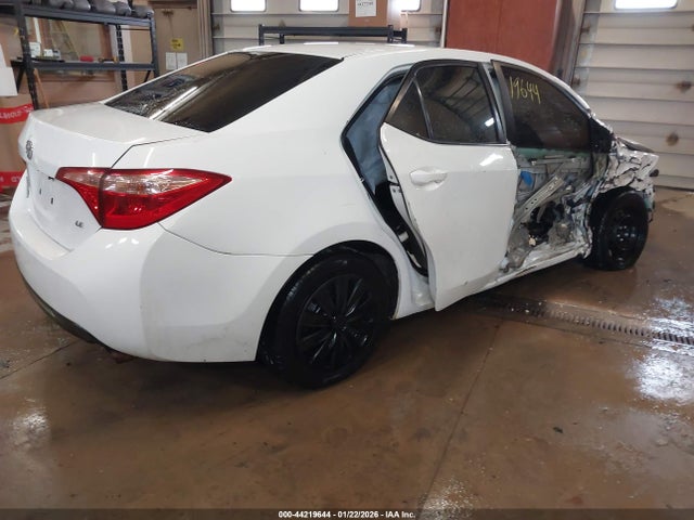 Продажа на аукционе авто 2018 Toyota Corolla Le, vin: 5YFBURHE7JP833819, номер лота: 44219644