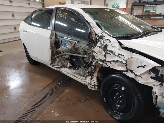 Продажа на аукционе авто 2018 Toyota Corolla Le, vin: 5YFBURHE7JP833819, номер лота: 44219644