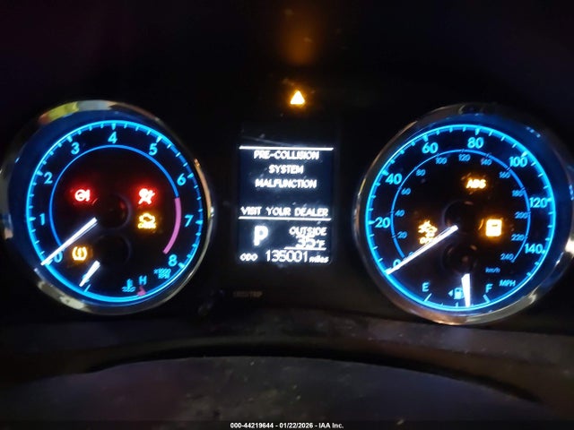 Продажа на аукционе авто 2018 Toyota Corolla Le, vin: 5YFBURHE7JP833819, номер лота: 44219644