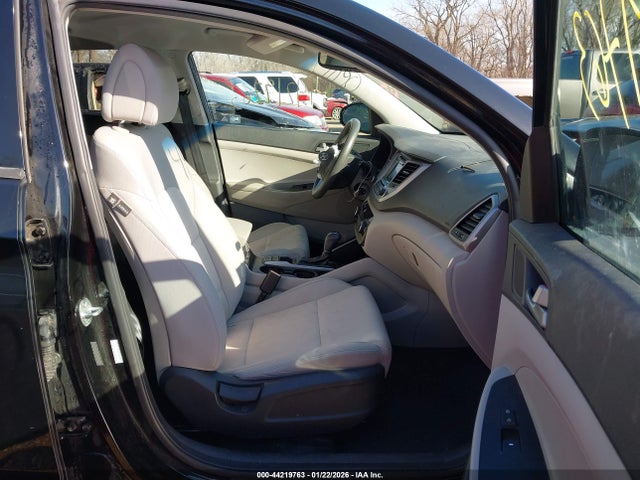 44219763 :رقم المزاد ، KM8J33A46HU354832 vin ، 2017 Hyundai Tucson Se مزاد بيع