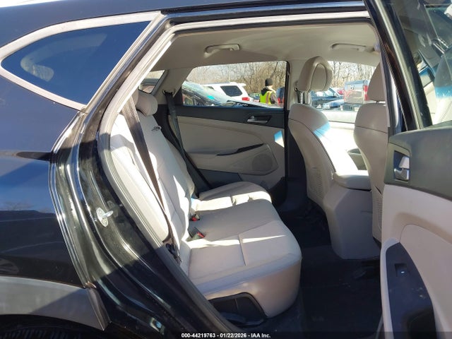 44219763 :رقم المزاد ، KM8J33A46HU354832 vin ، 2017 Hyundai Tucson Se مزاد بيع