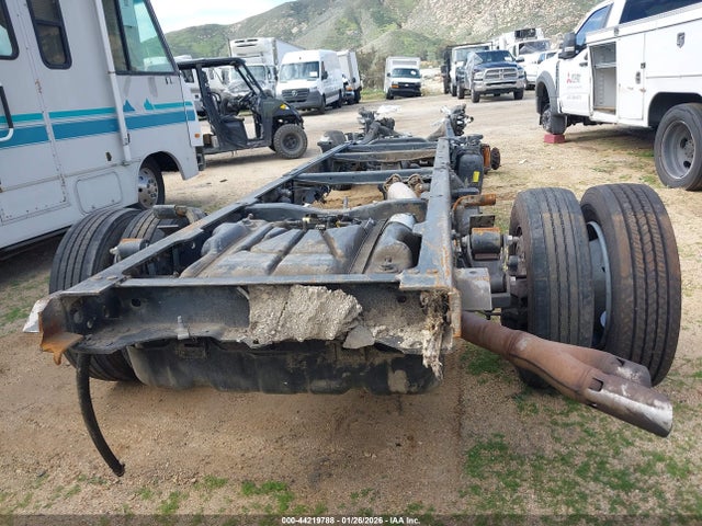 Ford F-550 Chassis Xl 2018 1FDUF5GT6JDA00930 Image 17