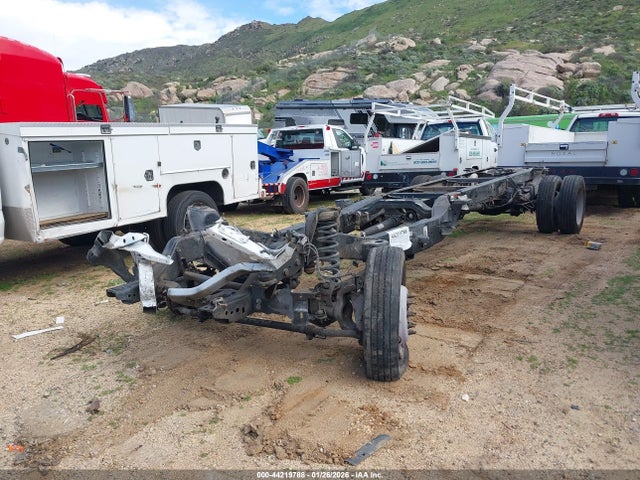 Ford F-550 Chassis Xl 2018 1FDUF5GT6JDA00930 Image 2
