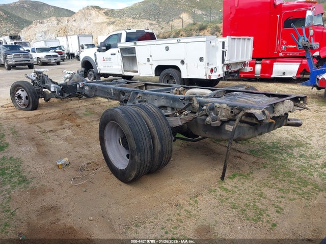 Ford F-550 Chassis Xl 2018 1FDUF5GT6JDA00930 Image 3