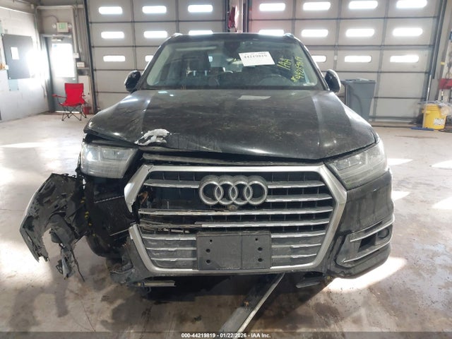Audi Q7 3.0t Premium 2018 WA1LAAF76JD025266 Image 12