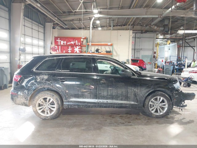 Audi Q7 3.0t Premium 2018 WA1LAAF76JD025266 Image 13