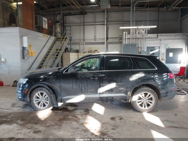 Audi Q7 3.0t Premium 2018 WA1LAAF76JD025266 Image 14