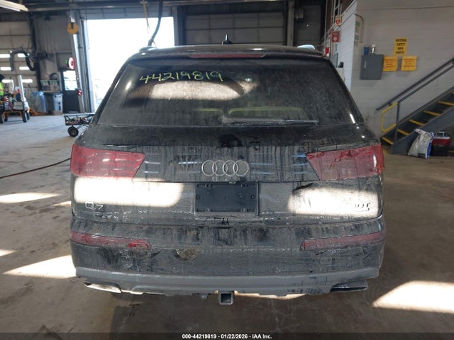 Audi Q7 3.0t Premium 2018 WA1LAAF76JD025266 Image 16