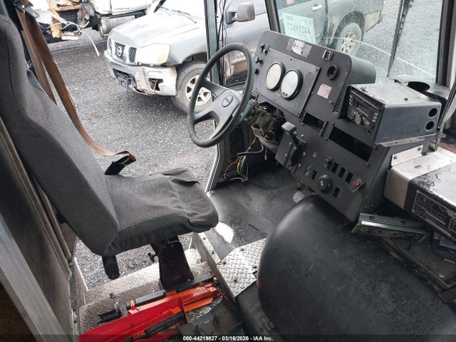 Продаж на аукціоні авто 2004 Freightliner Chassis M Line Walk-in Van, vin: 4UZAANCP74CL86052, номер лоту: 44219827