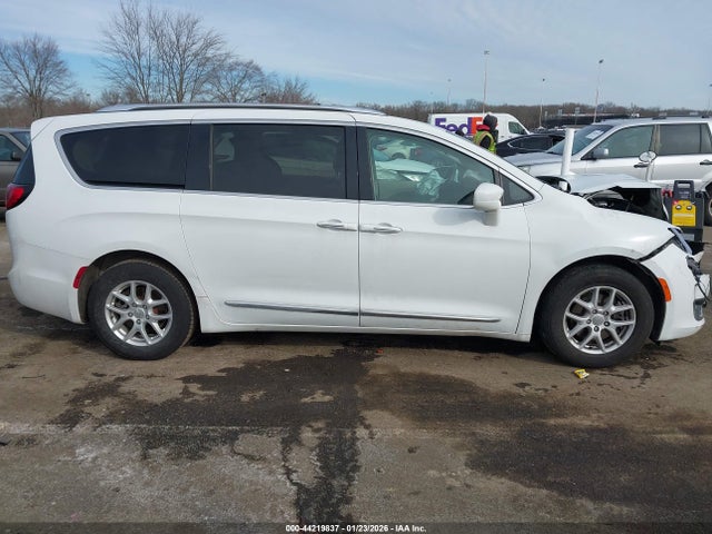 44219837 :رقم المزاد ، 2C4RC1BG2LR137644 vin ، 2020 Chrysler Pacifica Touring L مزاد بيع