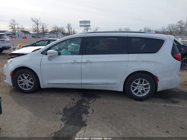 44219837 :رقم المزاد ، 2C4RC1BG2LR137644 vin ، 2020 Chrysler Pacifica Touring L مزاد بيع