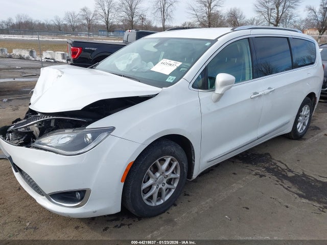 44219837 :رقم المزاد ، 2C4RC1BG2LR137644 vin ، 2020 Chrysler Pacifica Touring L مزاد بيع