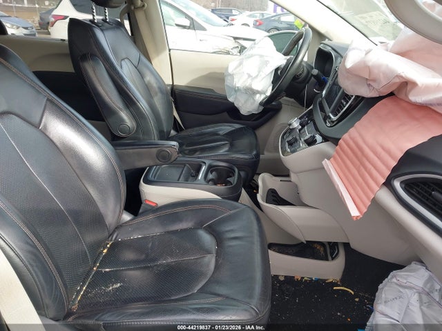 44219837 :رقم المزاد ، 2C4RC1BG2LR137644 vin ، 2020 Chrysler Pacifica Touring L مزاد بيع
