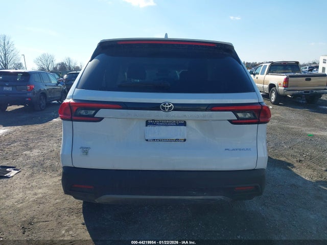 Toyota Grand Highlander Platinum 2024 5TDAAAB57RS062022 Image 16