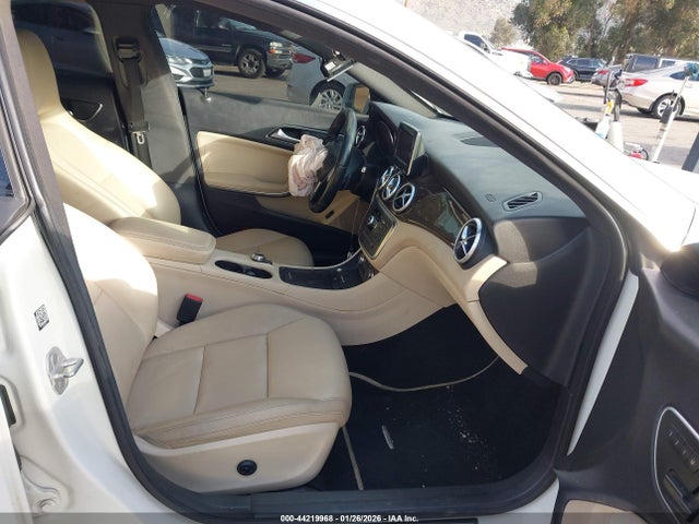 44219968 :رقم المزاد ، WDDSJ4EB6EN117203 vin ، 2014 Mercedes-benz Cla 250 مزاد بيع