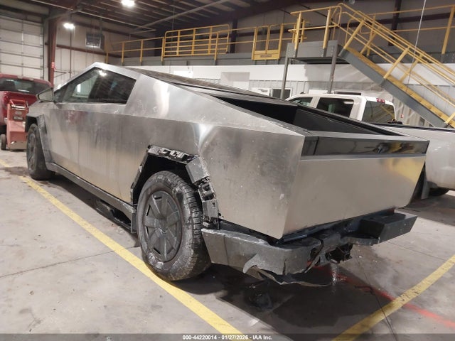 2025 TESLA CYBERTRUCK 7G2CEHED8SA070952 Photo 2