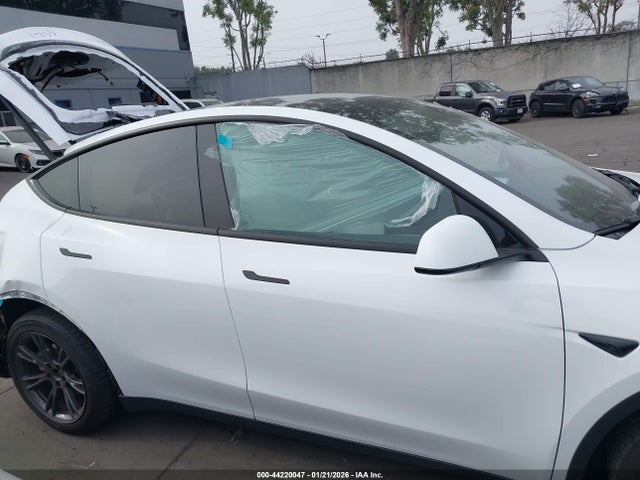 Tesla Model Y Rwd 2024 7SAYGDEDXRF168103 Image 14