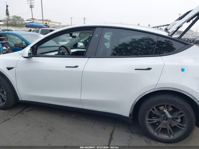Tesla Model Y Rwd 2024 7SAYGDEDXRF168103 Image 15