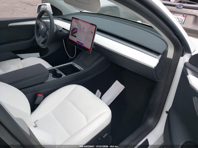 2024 TESLA MODEL Y 7SAYGDEDXRF168103 Photo 4