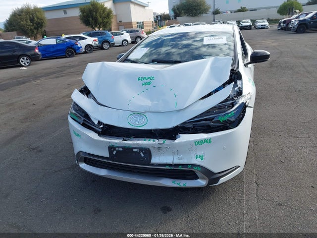 JTDACACU1S3043988 Toyota Prius Plug-in Hybrid Se