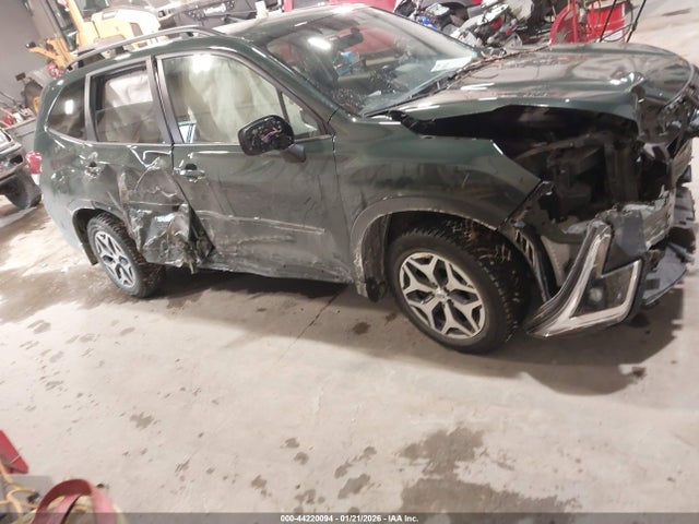 Продаж на аукціоні авто 2024 Subaru Forester Premium, vin: JF2SKADC3RH443854, номер лоту: 44220094