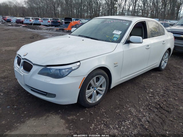 2010 BMW 528I WBANV1C55AC158416 Photo 1