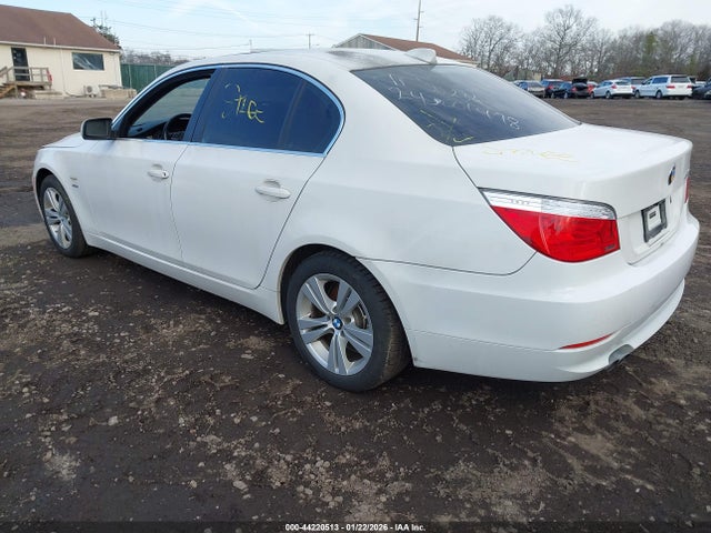 2010 BMW 528I WBANV1C55AC158416 Photo 2