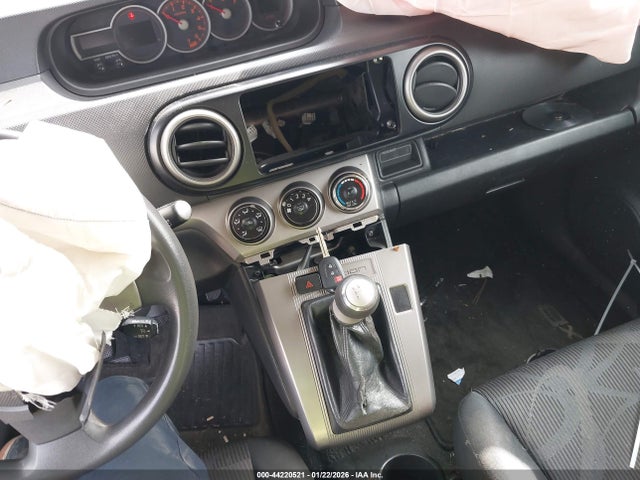 Scion XB 2014 JTLZE4FE4EJ052546 Image 11