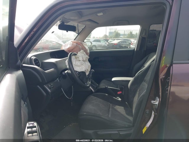Scion XB 2014 JTLZE4FE4EJ052546 Image 5