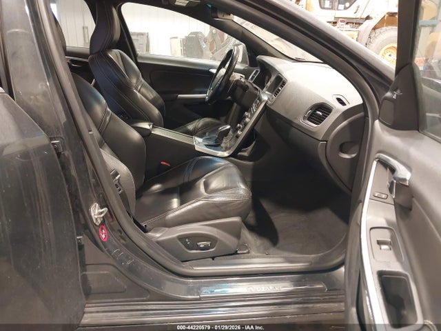 2015 VOLVO S60 YV1612TB1F1307786 Photo 4