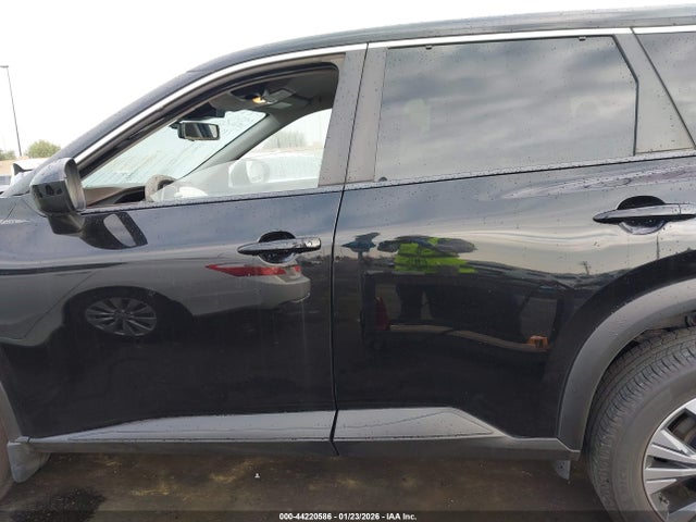 JN8BT3BA4PW427149 Nissan Rogue Sv Fwd