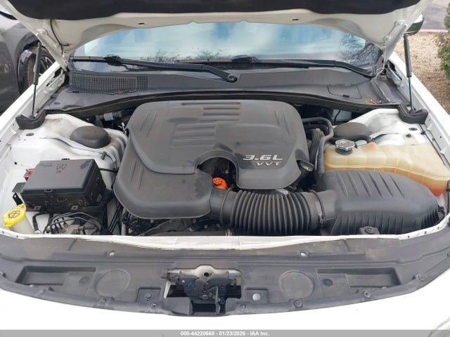 Chrysler 300C 2016 2C3CCAEG3GH358087 Image 10