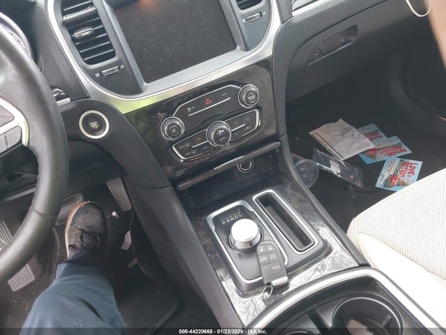 Chrysler 300C 2016 2C3CCAEG3GH358087 Image 11