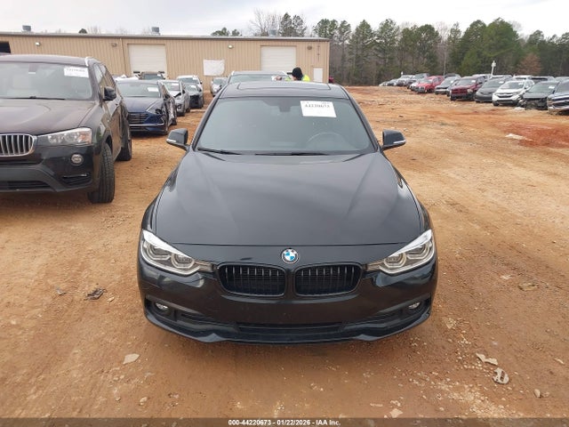 44220673 :رقم المزاد ، WBA8E1G52JNU88963 vin ، 2018 Bmw 320i مزاد بيع